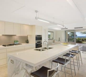 میز کورین میز کوارتز