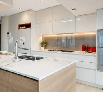 اموزش طراحی کابینت سفید اشپزخانه